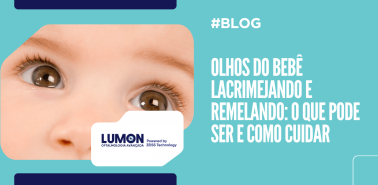 Capa de artigo sobre olhos do bebê lacrimejando e remelando, com close dos olhos e orientações sobre cuidados