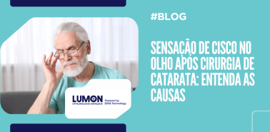 Capa do artigo sobre sensação de cisco no olho após cirurgia de catarata com paciente idoso e título informativo sobre as causas.